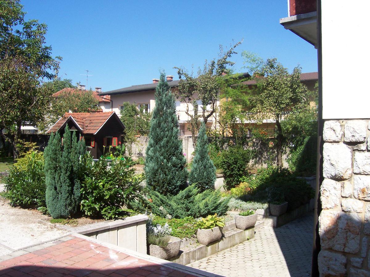 Greenslo Apartment *